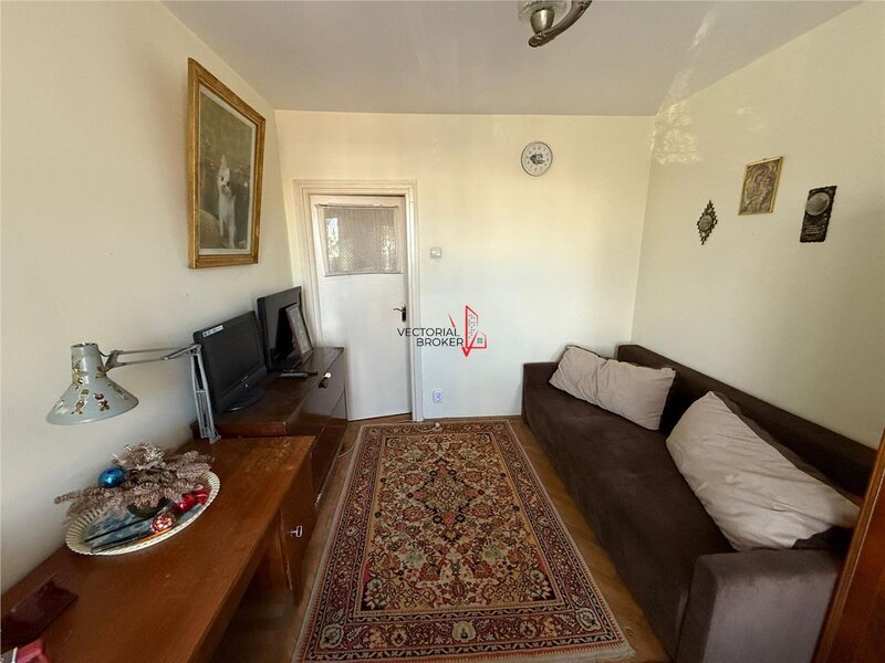 Gara de Nord- Metrou 3 camere semidecomadate, et. 2, vedere mixta, 62mp,