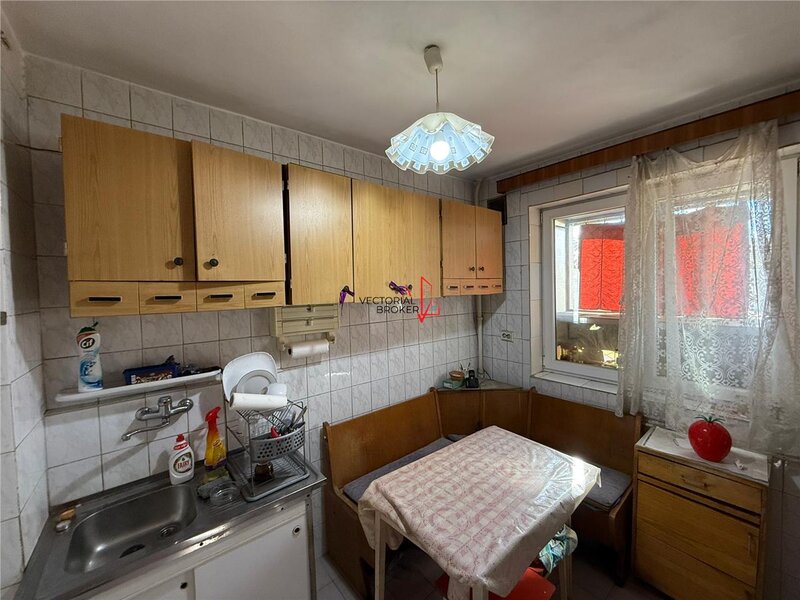 Gara de Nord- Metrou 3 camere semidecomadate, et. 2, vedere mixta, 62mp,