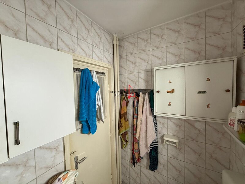 Gara de Nord- Metrou 3 camere semidecomadate, et. 2, vedere mixta, 62mp,